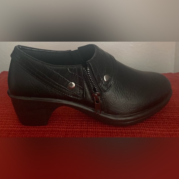 Womens Easy Street Black Comfort Mules - Picture 10 of 16